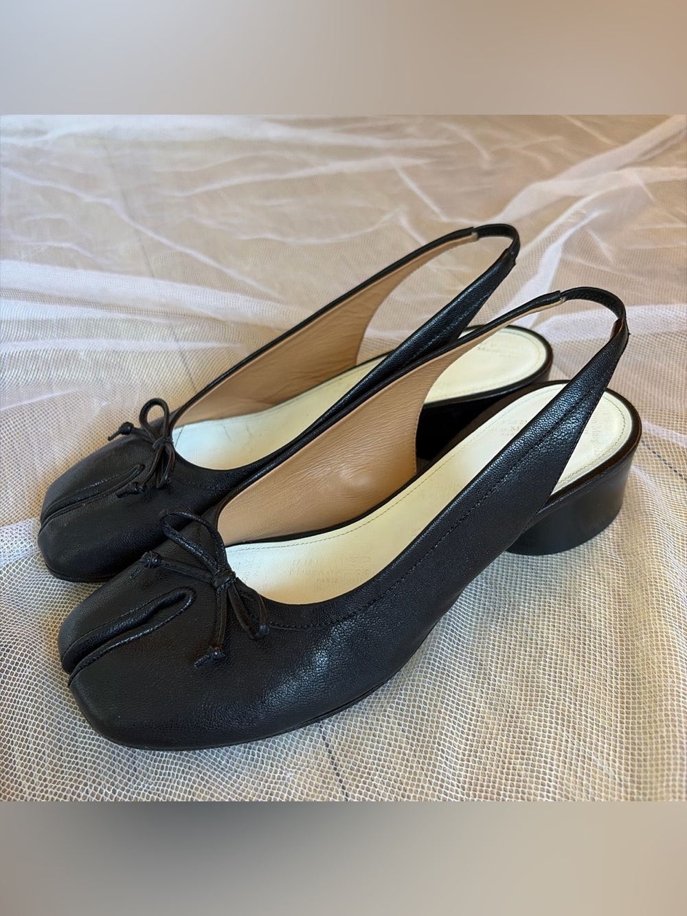 Black Leather Slingback Ballet Pumps with Bow - Picture 4 of 7